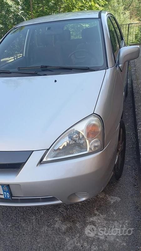 Usata Suzuki Liana 103 CV (75 kW) 2002 Grigio Utilitaria