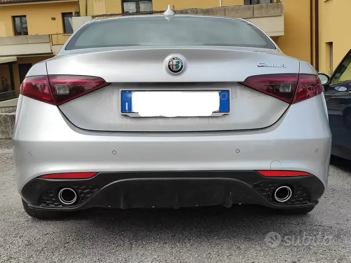 Usata Alfa Romeo Giulia Super 150 CV (110 kW) 2017 Grigio Berlina