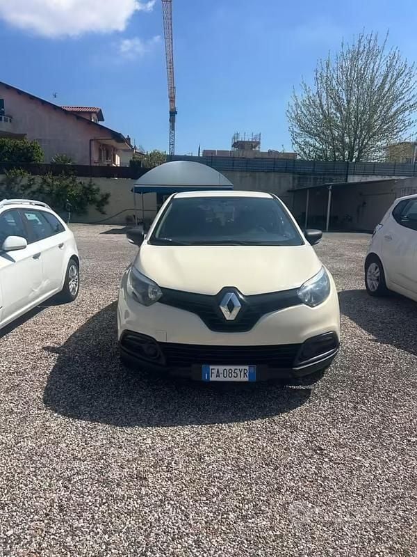 Usata Renault Captur 90 CV (66 kW) 2015 Beige SUV