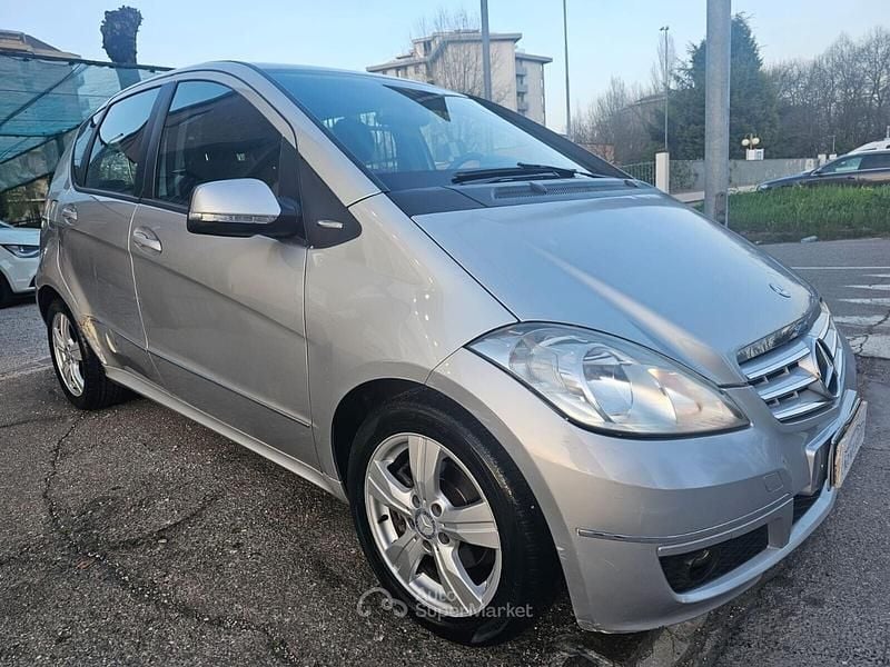 Usata Mercedes A180 Avantgarde 110 CV (80 kW) 2009 Argento Berlina