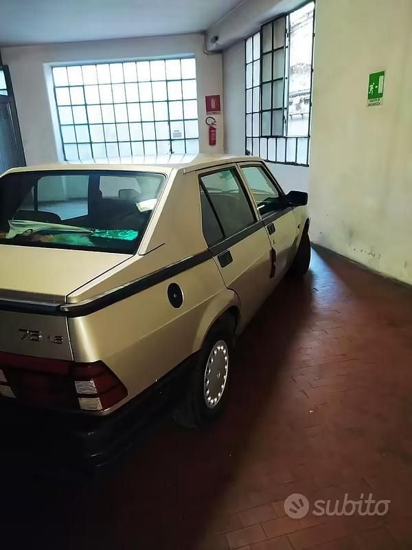 Usata Alfa Romeo 75 110 CV (80 kW) 1989 Argento Berlina
