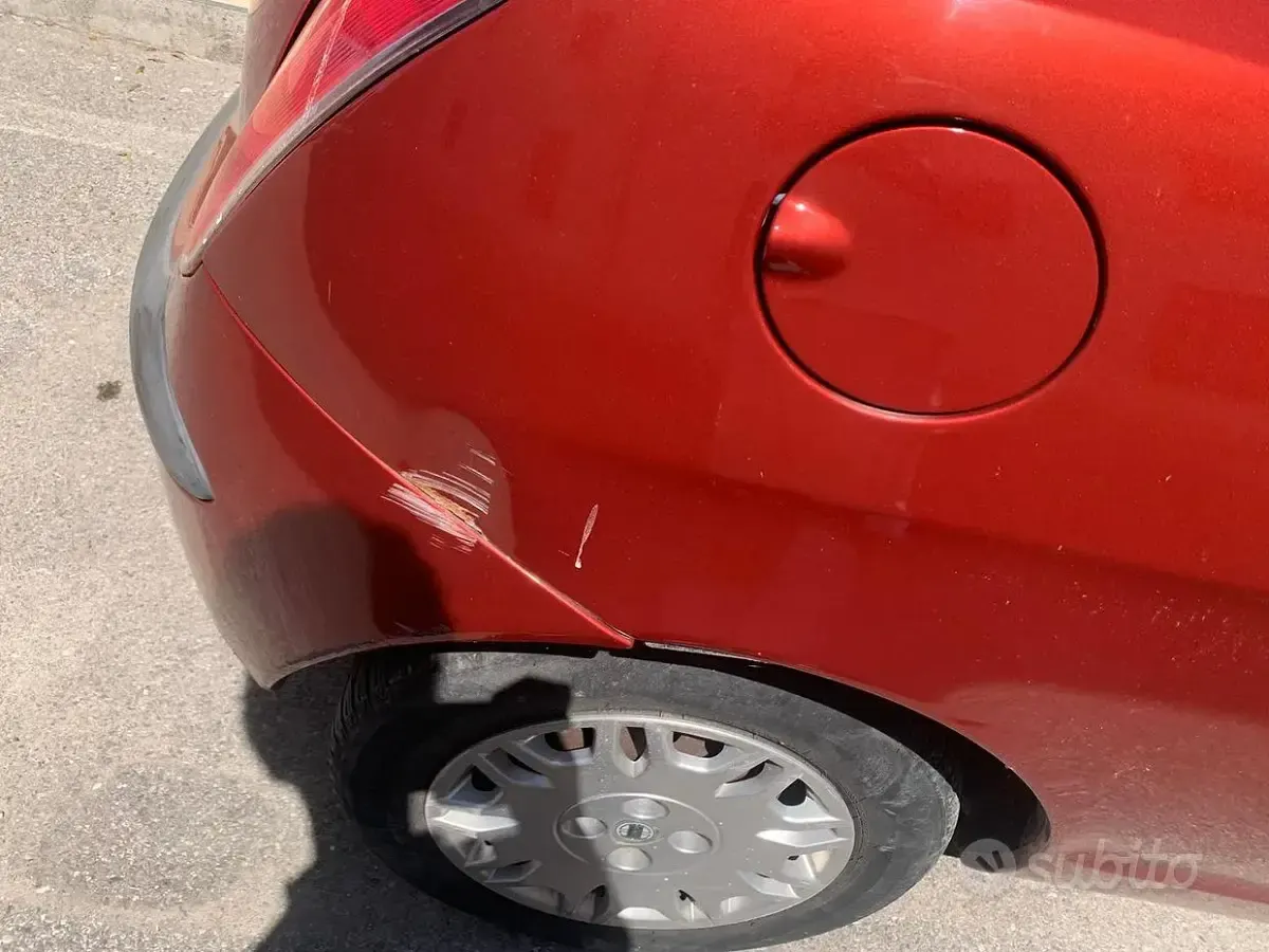 Usata Lancia Ypsilon 60 CV (44 kW) 2004 Rosso Utilitaria