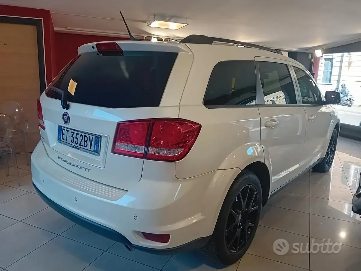 Usata Fiat Freemont Black Code 170 CV (125 kW) 2014 Bianco SUV