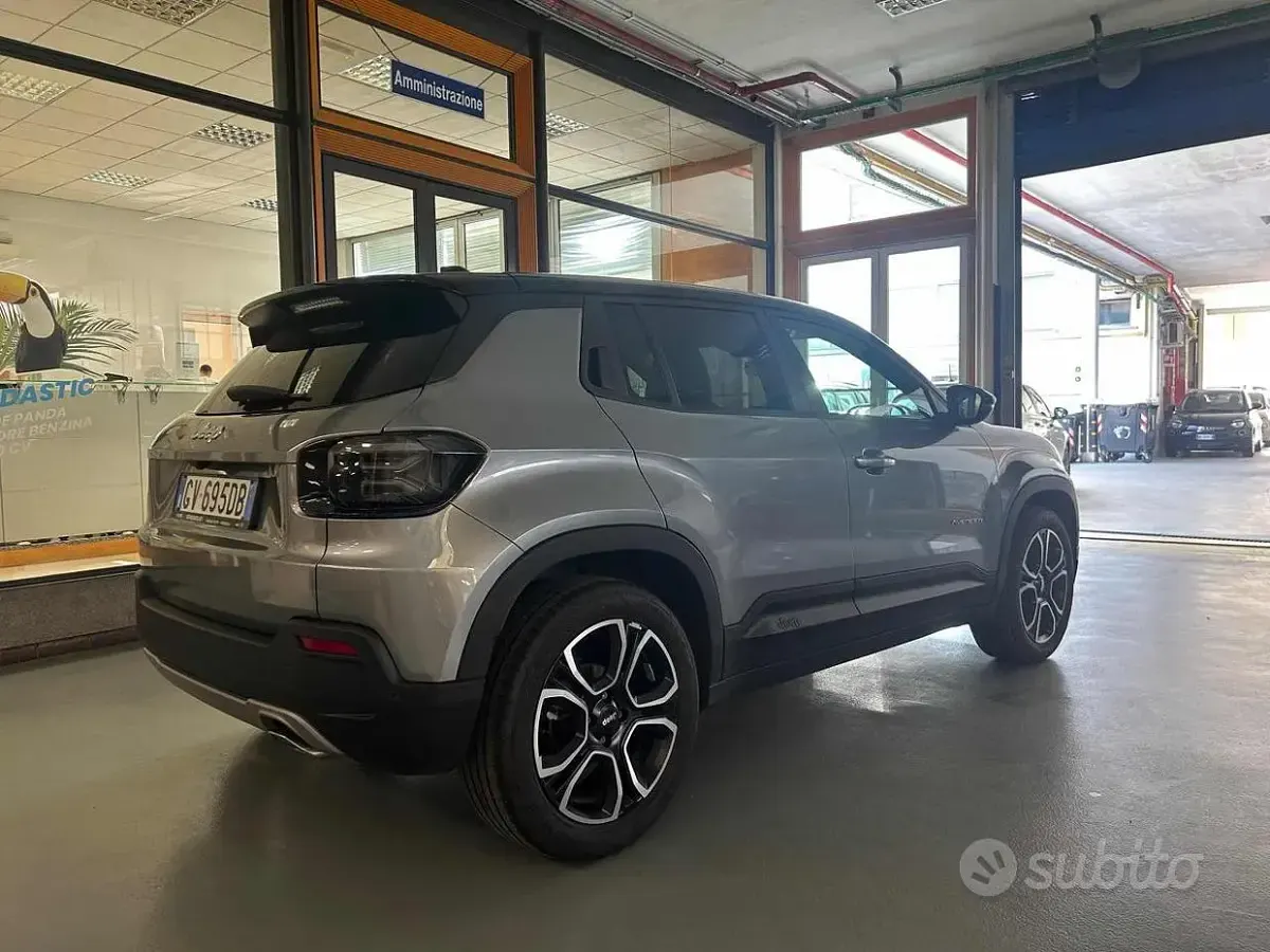 Usata Jeep Avenger Summit 101 CV (74 kW) 2024 Grigio SUV