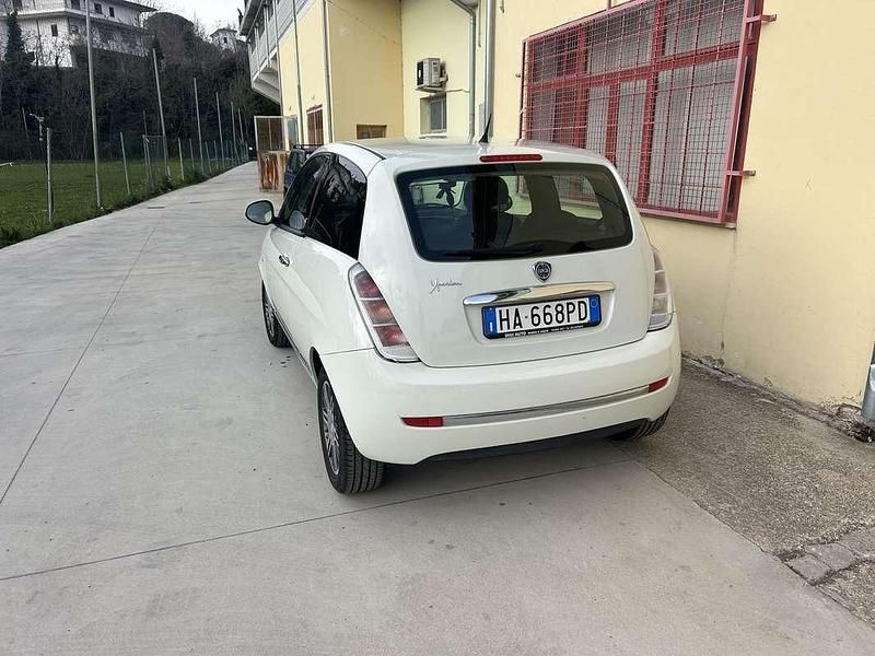 Usata Lancia Ypsilon 86 CV (63 kW) 2010 Bianco Utilitaria