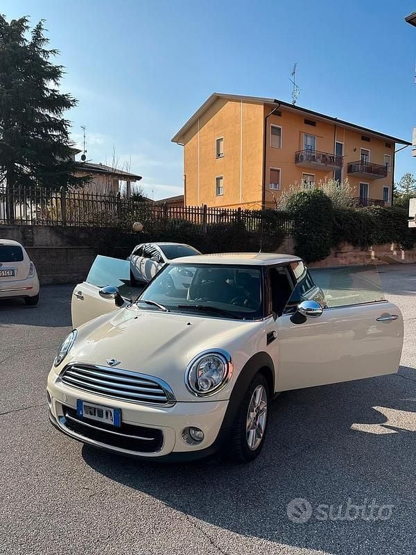 Usata Mini Cooper D 112 CV (82 kW) 2014 Bianco Utilitaria