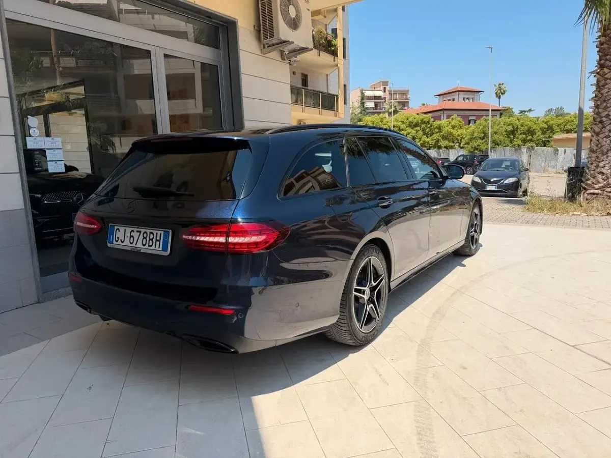 Usata Mercedes E300 Premium Plus 265 CV (194 kW) 2022 Blu Station wagon