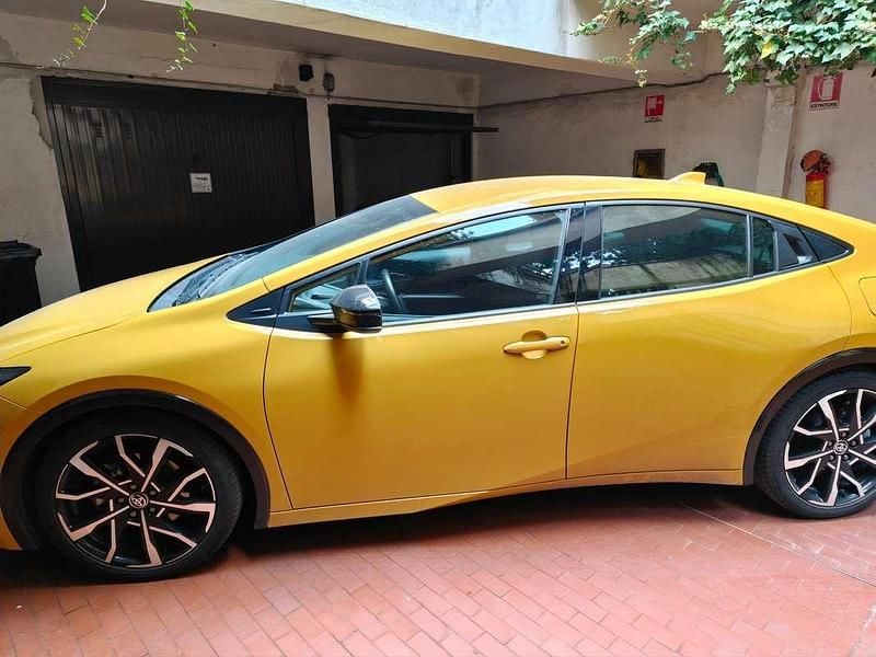 Usata Toyota Prius Lounge 223 CV (164 kW) 2023 Giallo Utilitaria