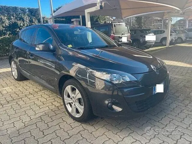 Usata Renault Mégane LIMITED 110 CV (80 kW) 2011 Grigio Berlina