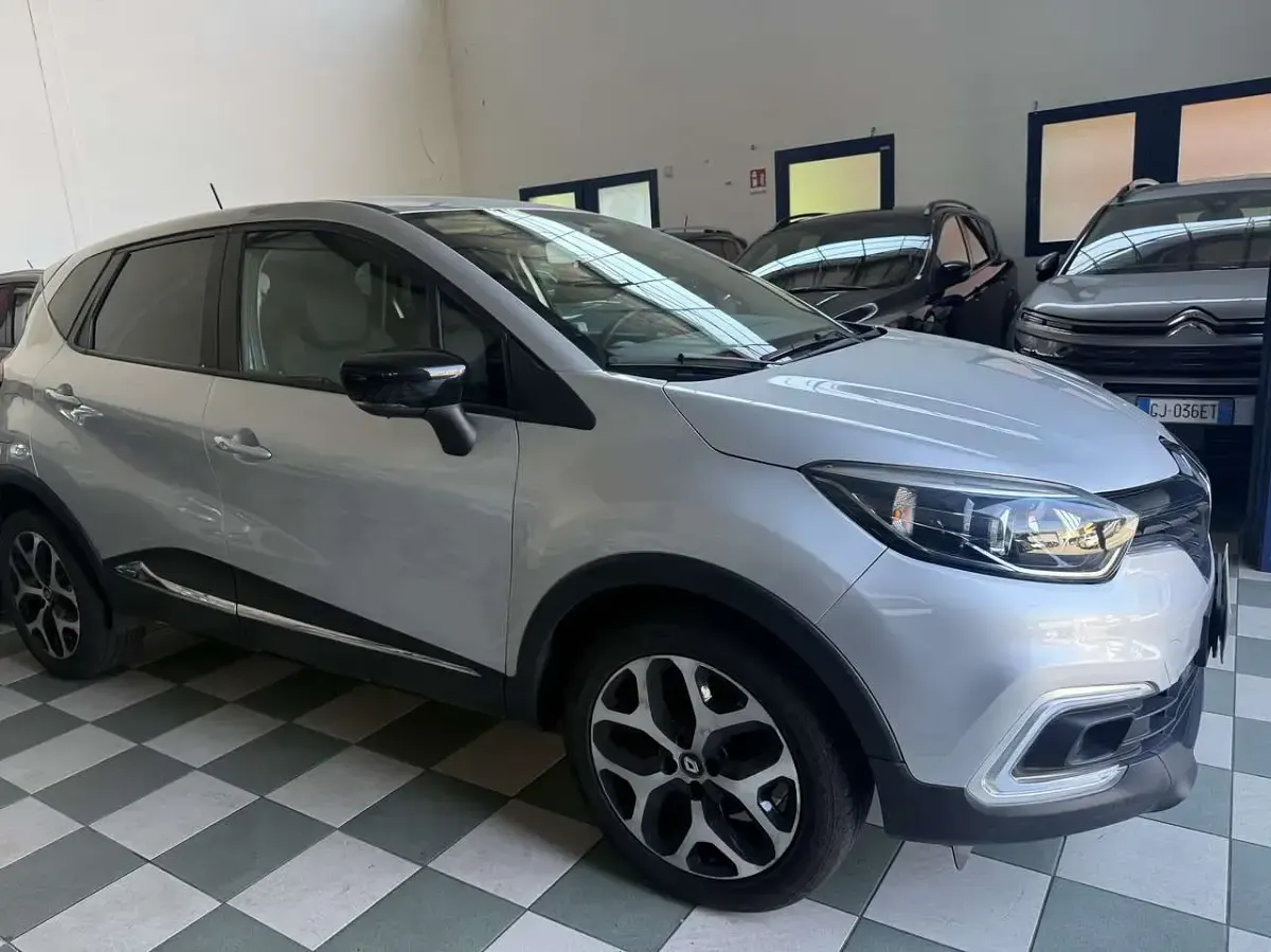 Usata Renault Captur 90 CV (66 kW) 2018 Grigio SUV