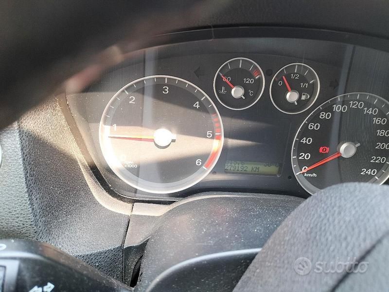 Usata Ford Focus 75 CV (55 kW) 2005 Grigio Berlina