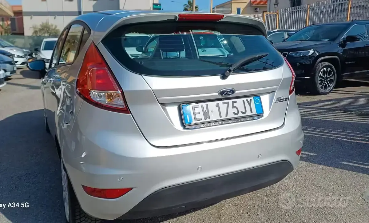 Usata Ford Fiesta 75 CV (55 kW) 2014 Grigio Utilitaria