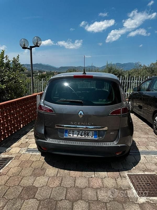 Usata Renault Scénic III XMOD 110 CV (80 kW) 2013 Grigio Monovolume