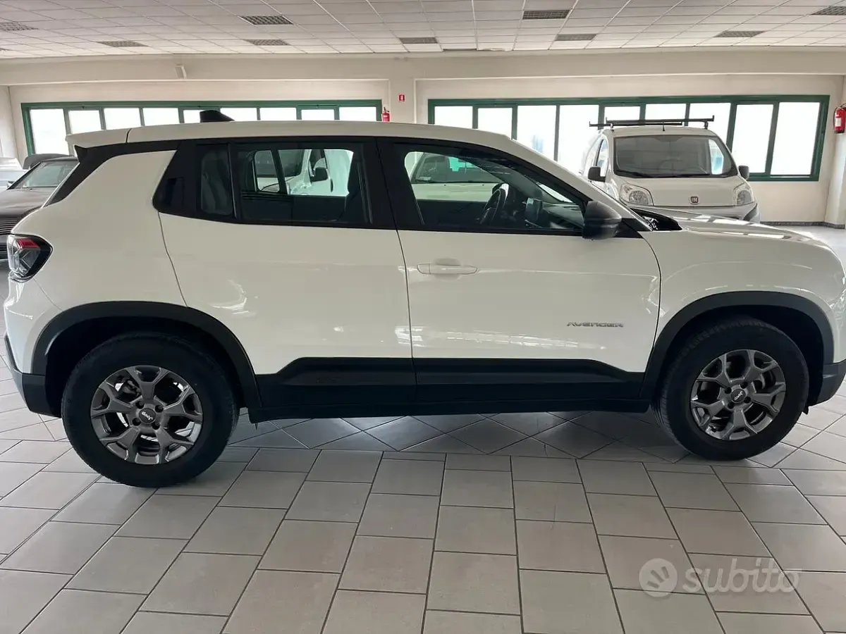 Usata Jeep Avenger Altitude 101 CV (74 kW) 2023 Bianco SUV