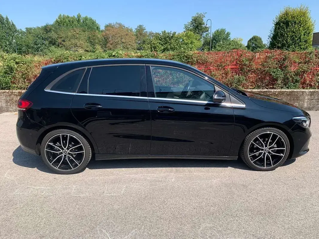 Usata Mercedes B180 Business 136 CV (100 kW) 2019 Nero Utilitaria