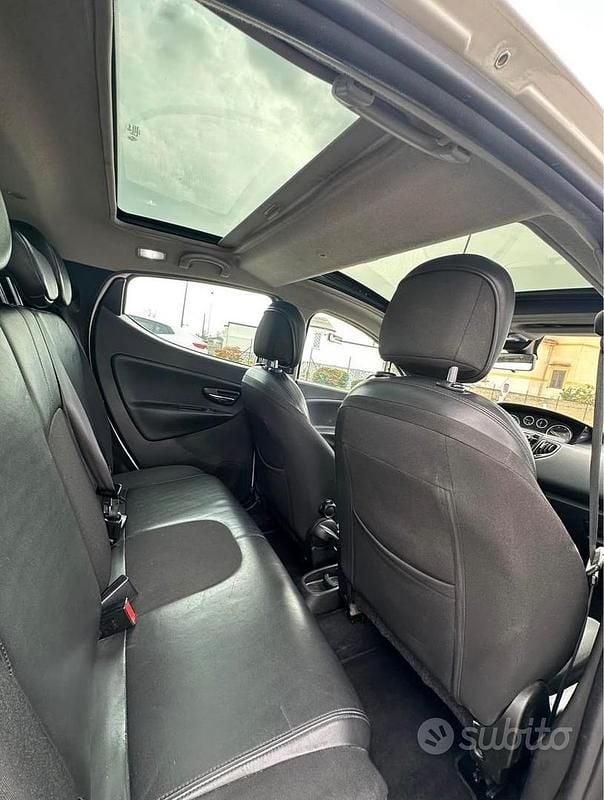 Usata Lancia Ypsilon 95 CV (69 kW) 2012 Utilitaria