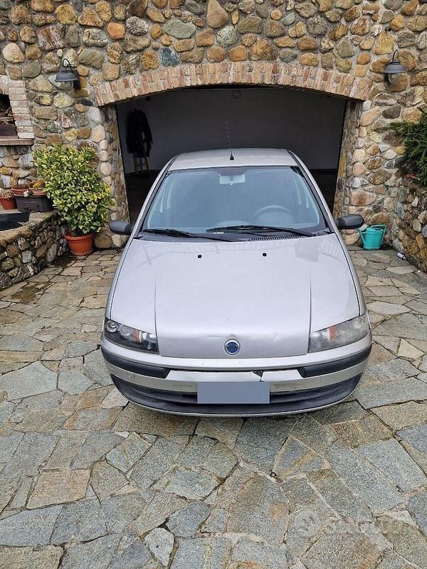 Usata Fiat Punto 60 CV (44 kW) 2001 Grigio Utilitaria