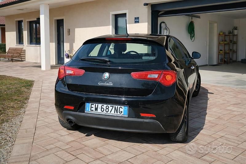 Usata Alfa Romeo Giulietta Distinctive 105 CV (77 kW) 2014 Nero Utilitaria