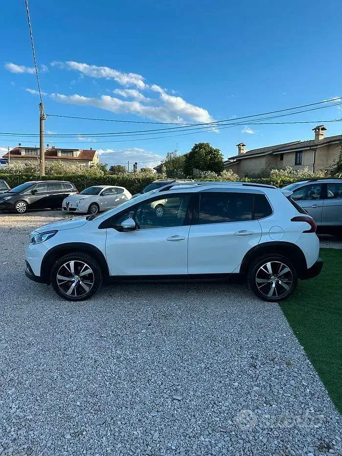Usata Peugeot 2008 S 120 CV (88 kW) 2017 Bianco SUV