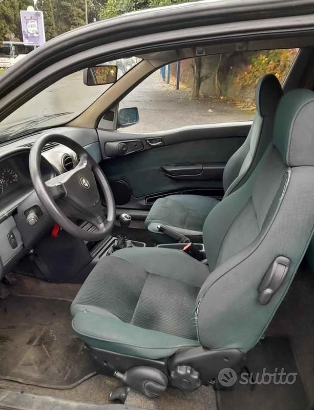 Usata Alfa Romeo 145 103 CV (75 kW) 2000 Verde Utilitaria