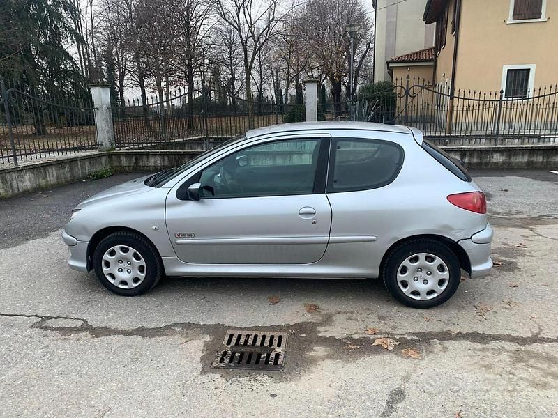 Usata Peugeot 206 75 CV (55 kW) 2005 Grigio Berlina