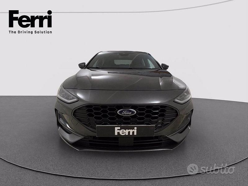 Usata Ford Focus ST-Line 120 CV (88 kW) 2022 Magnetic grey Berlina