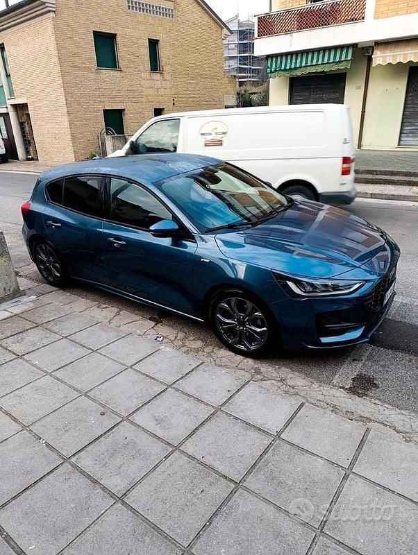 Usata Ford Focus ST-Line 120 CV (88 kW) 2024 Blu Berlina