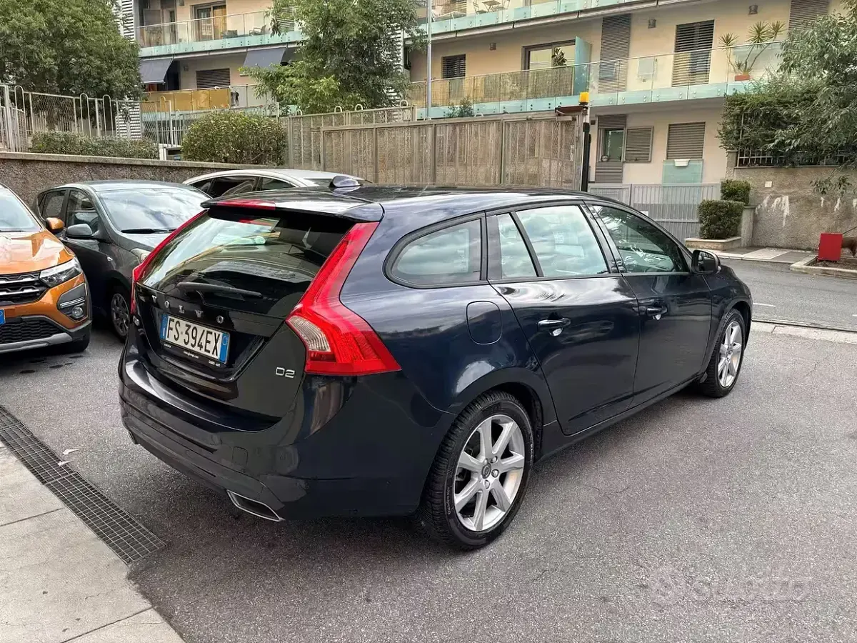 Usata Volvo V60 Business Edition 120 CV (88 kW) 2018 Bluazzurro Station wagon