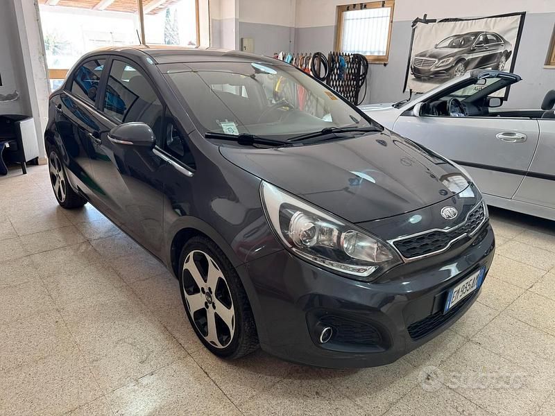 Usata Kia Rio EX 90 CV (66 kW) 2012 Grigio Berlina