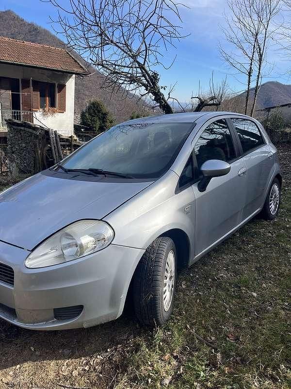 Usata Fiat Punto Dynamic 69 CV (50 kW) 2005 Utilitaria