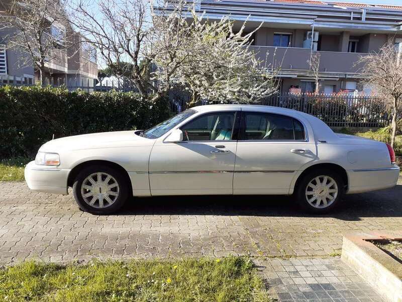 Usata Lincoln Town Car 242 CV (177 kW) 2006 Bianco Berlina