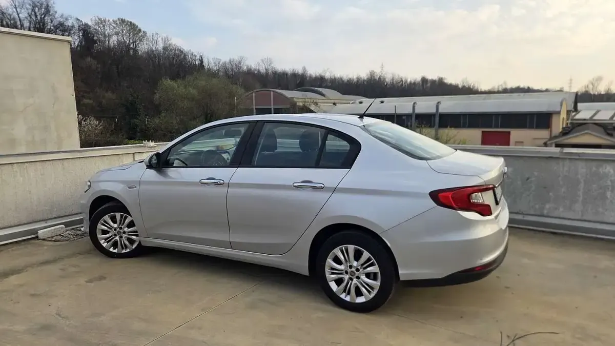 Usata Fiat Tipo Opening Edition 120 CV (88 kW) 2016 Argento Berlina