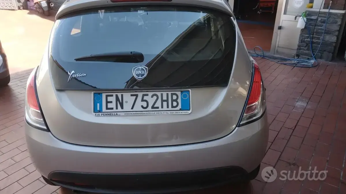 Usata Lancia Ypsilon 69 CV (50 kW) 2012 Grigio Utilitaria