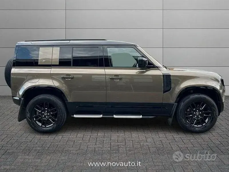 Usata Land Rover Defender Dynamic 249 CV (183 kW) 2022 Verde SUV