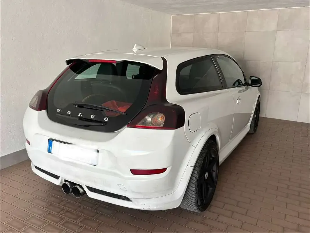 Usata Volvo C30 R-Design 109 CV (80 kW) 2010 Bianco Utilitaria