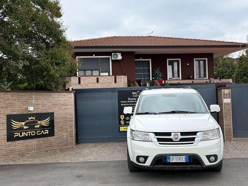 Bianco Usata 2013 Fiat Freemont Lounge SUV | 9050 € (Buon prezzo) - Immagine 1/4