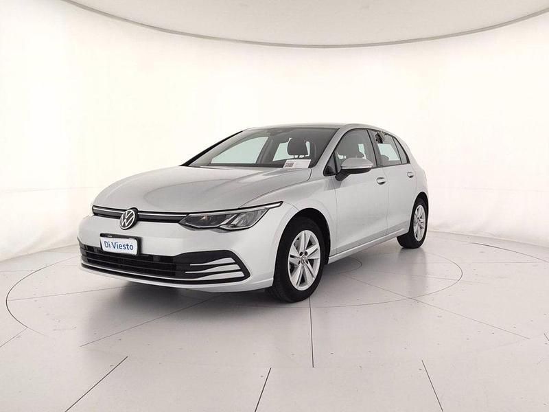 Reflex silver metallizzato Usata 2022 VW Golf VIII Life Tre volumi | 19.400 € (Buon prezzo) - Immagine 1/4
