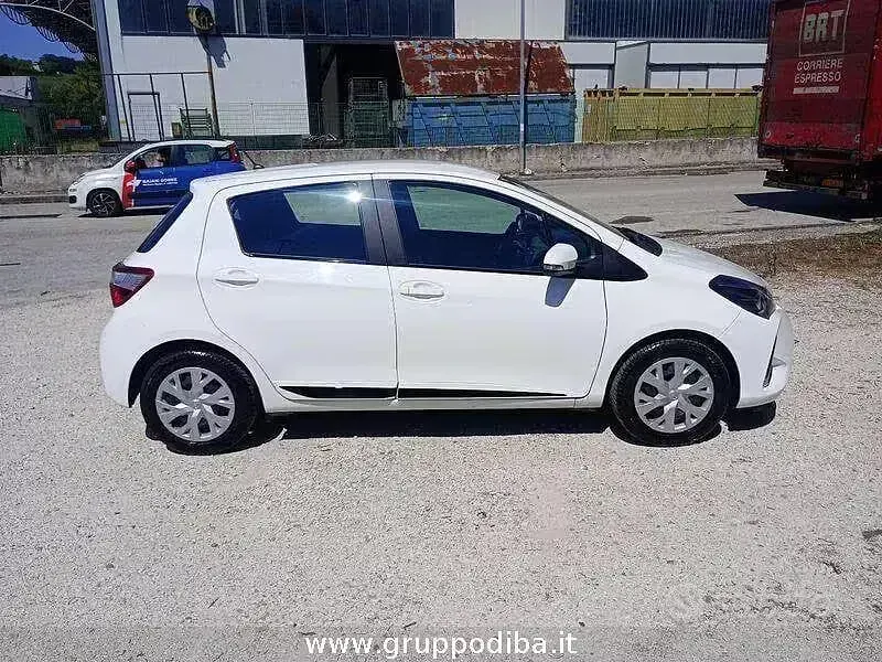 Usata Toyota Yaris Active 72 CV (52 kW) 2019 Bianco Berlina