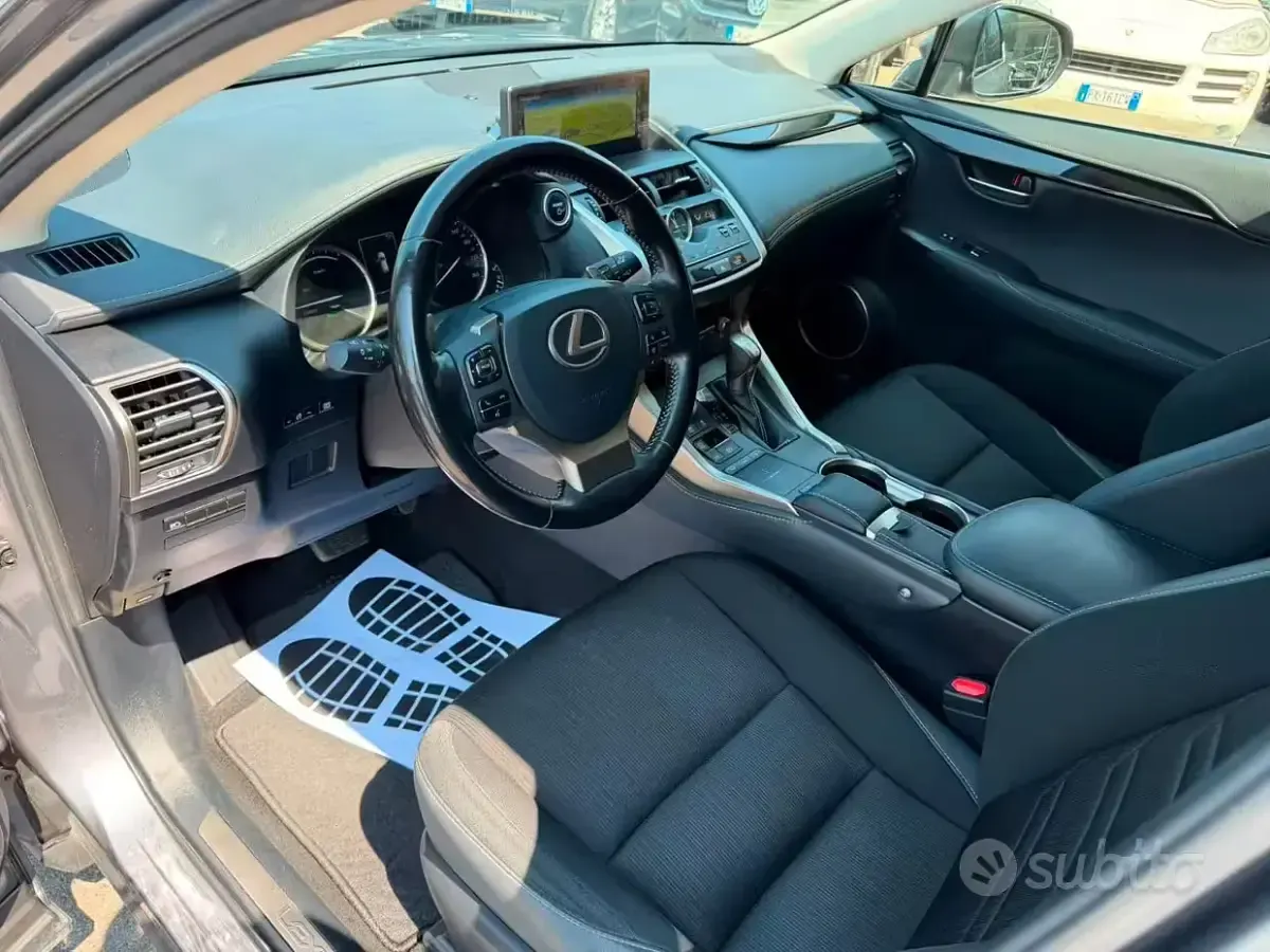 Usata Lexus NX300h Executive Line 197 CV (144 kW) 2019 Grigio antracite met SUV