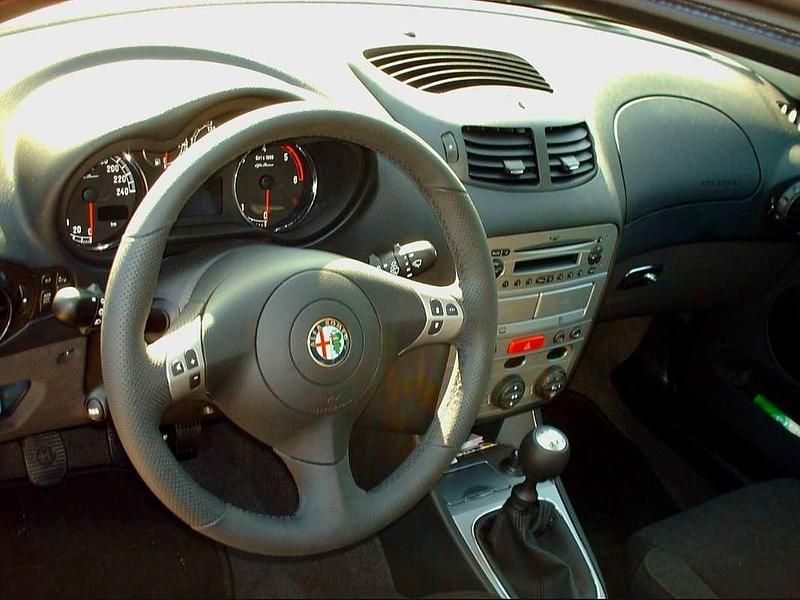 Usata Alfa Romeo 147 Distinctive 120 CV (88 kW) 2006 Nero Utilitaria