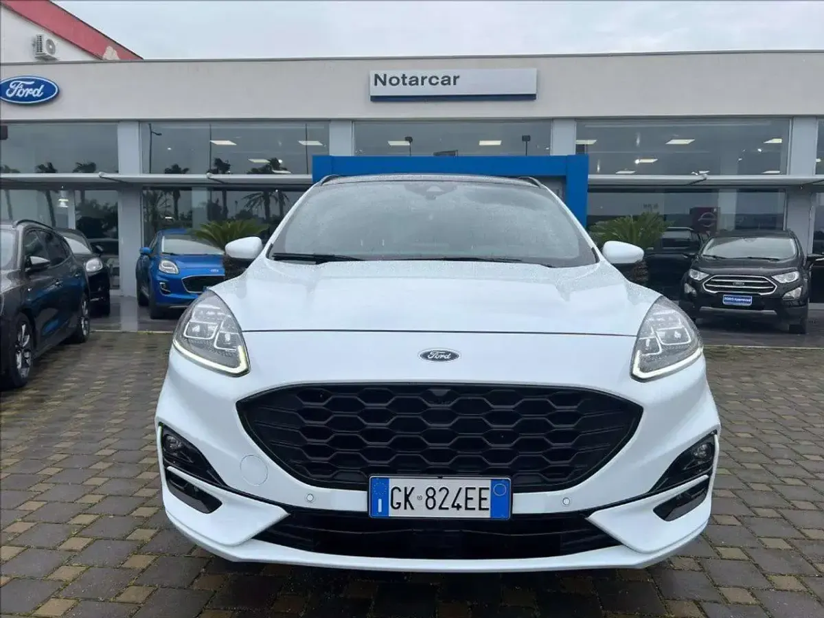 Usata Ford Kuga ST-Line X 224 CV (164 kW) 2023 Bianco pastello SUV