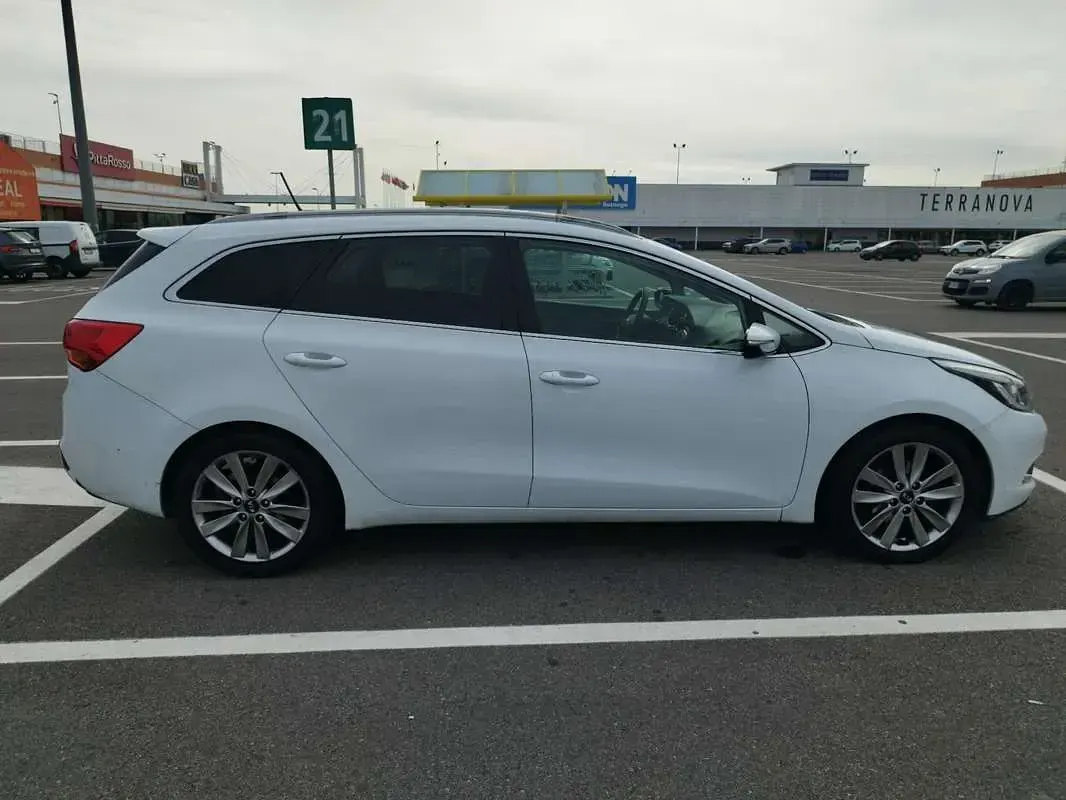 Usata Kia Ceed Sportswagon EX 128 CV (94 kW) 2010 Bianco Station wagon