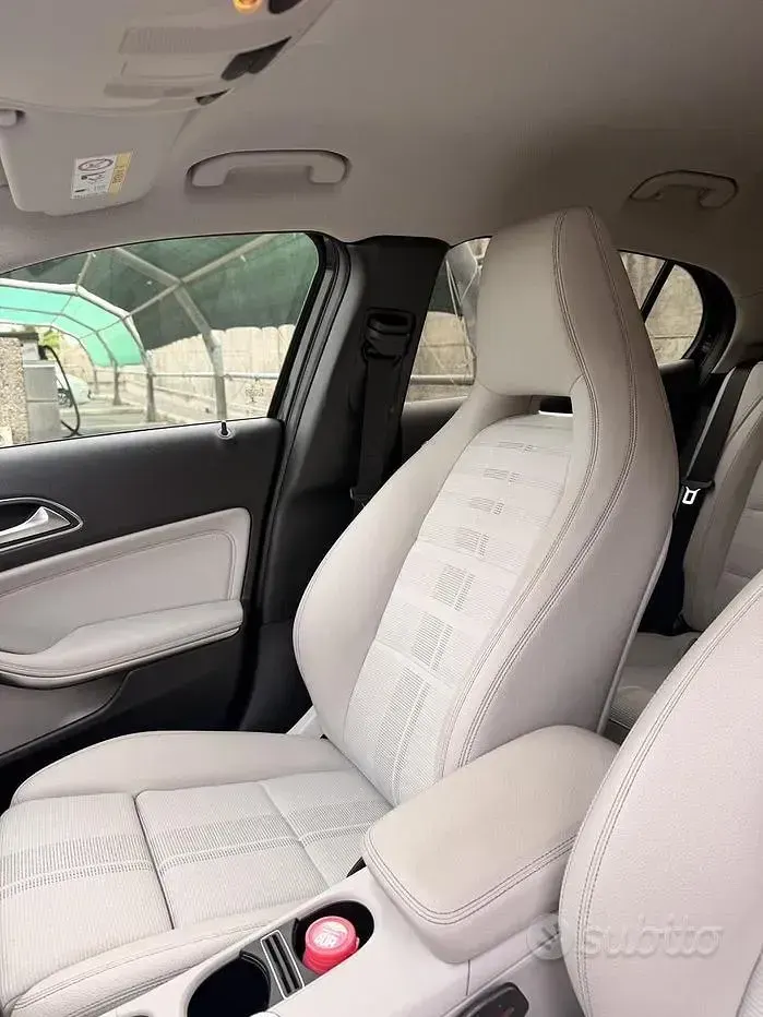 Usata Mercedes GLA200 136 CV (100 kW) 2018 Blu SUV