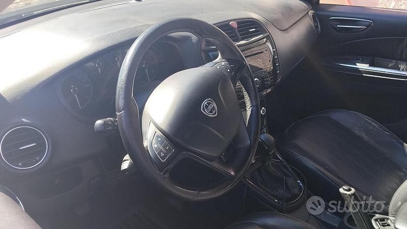 Begagnad Lancia Delta Gold 120 HK (88 kW) 2014 Grå Halvkombi