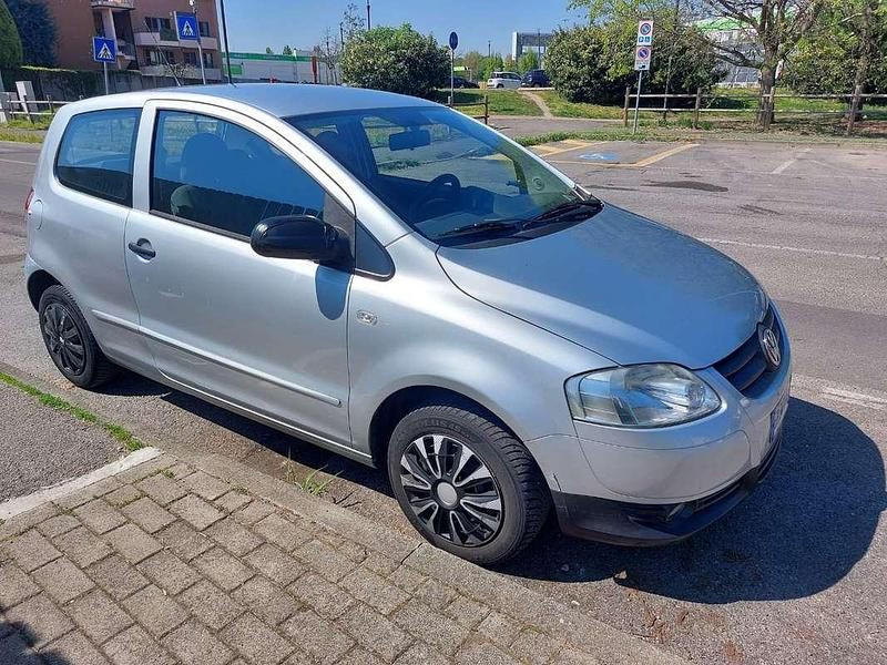 Begagnad VW Fox 55 HK (40 kW) 2010 Silver Halvkombi