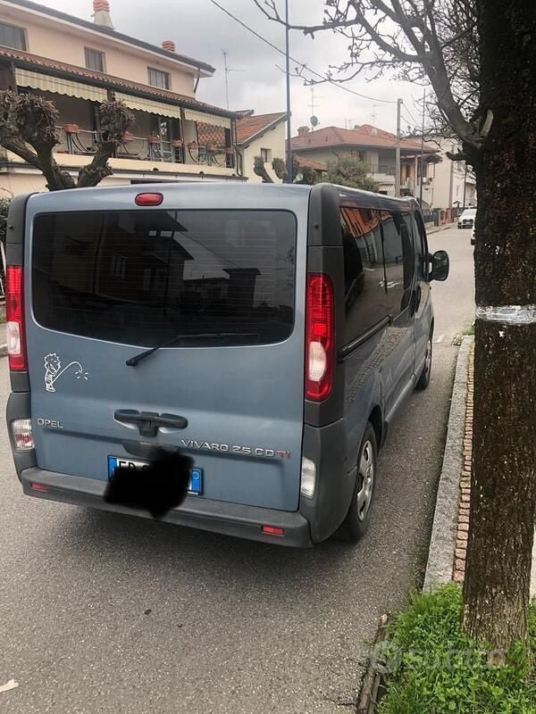 Usata Opel Vivaro 2010 Blu Monovolume