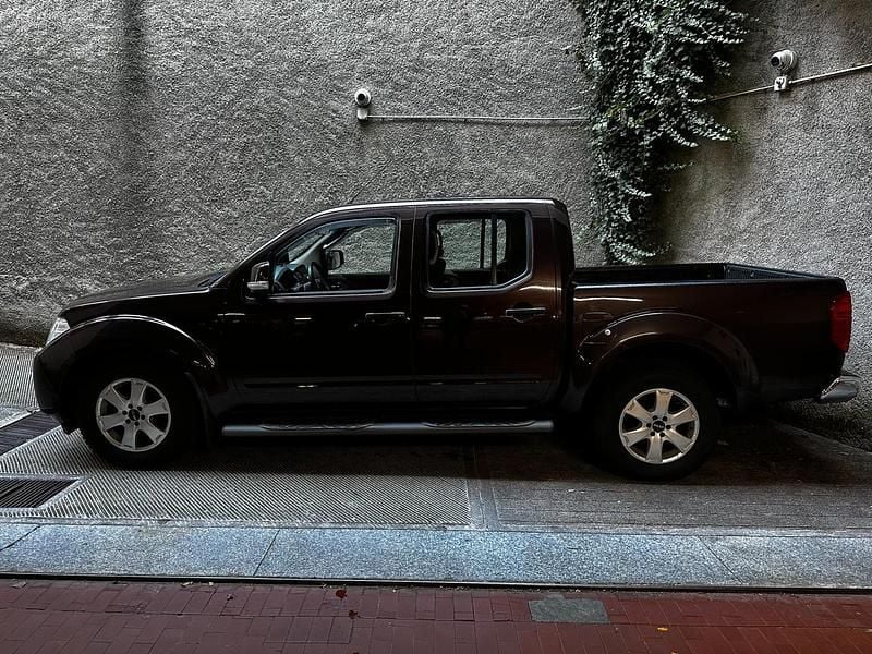 Usata Nissan Navara XE 190 CV (139 kW) 2012 Marrone Pick-up