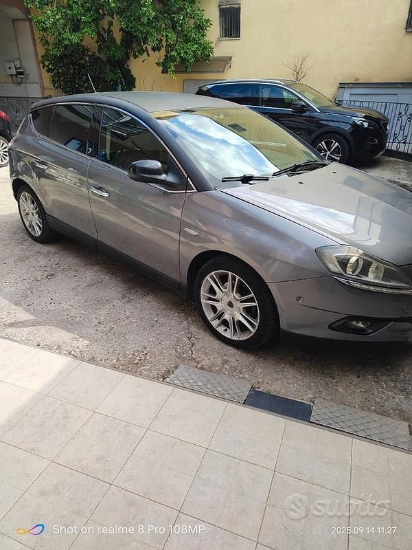 Usata Lancia Delta 120 CV (88 kW) 2010 Grigio Utilitaria