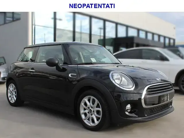 Usata Mini ONE 102 CV (75 kW) 2017 Nero Utilitaria