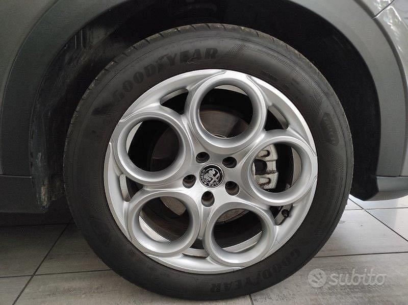 Usata Alfa Romeo Tonale Sprint 131 CV (96 kW) 2023 Grigio SUV